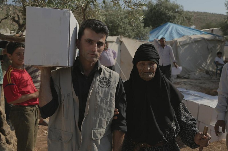 An Islamic Relief aid worker with Um Jassem.