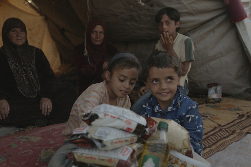 Um AbedAllah and her family with their Islamic Relief Ramadan foodpack.