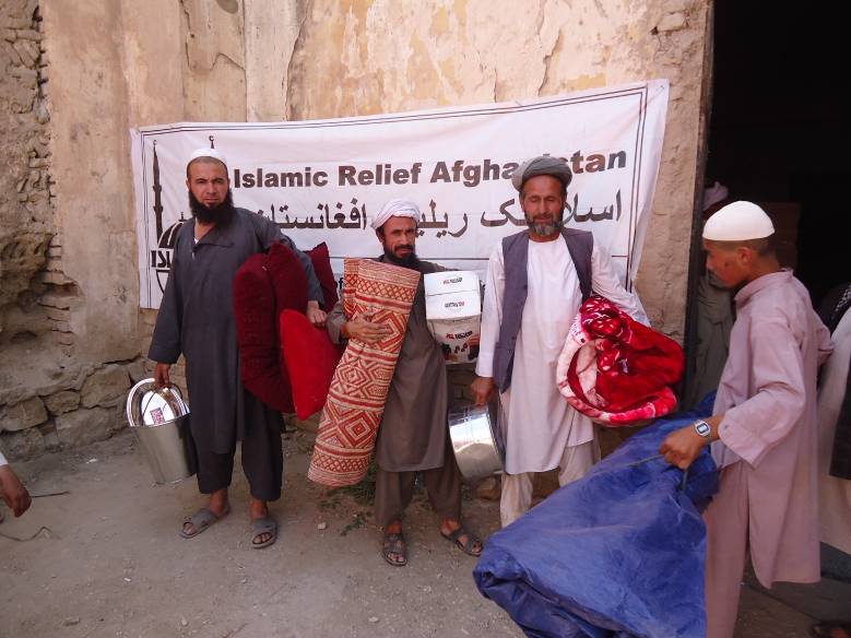 Islamic Relief Afghanistan distributed essential items such as blankets in flood-hit communities.