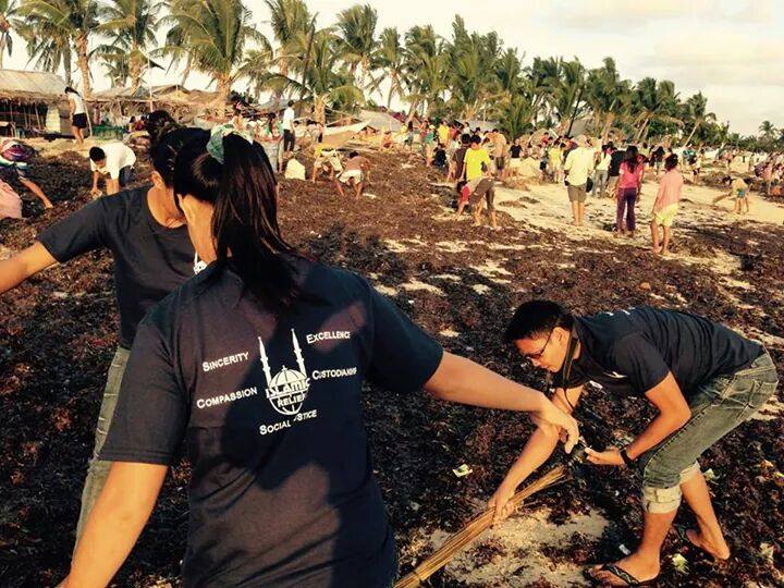 beach cleanup the Philippines