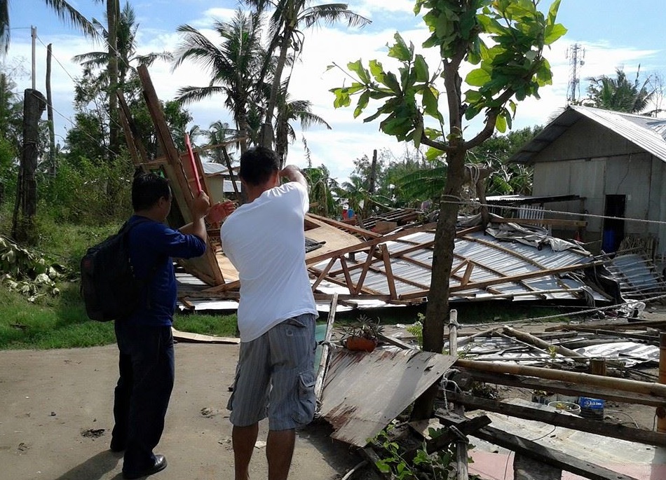 A man on Bantayan Island describes the devastation to the Islamic Relief emergency team.