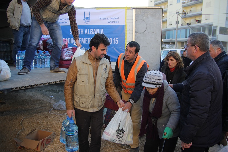 Islamic Relief distributes emergency kits in south Albania.