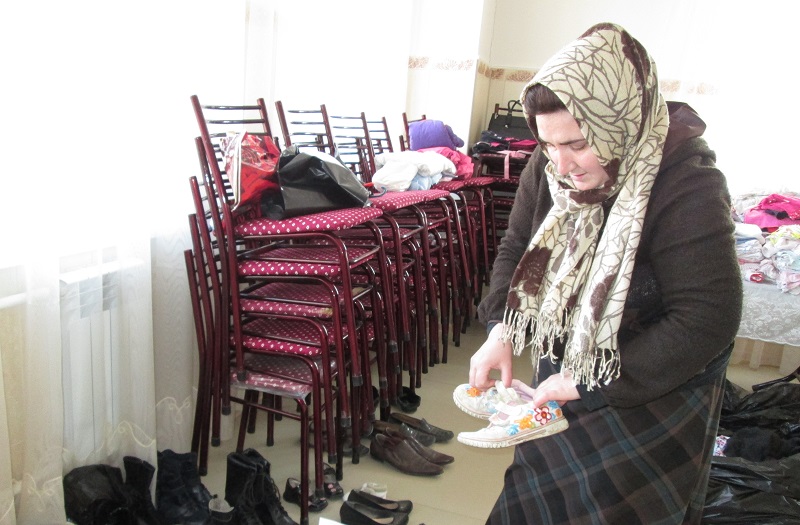 Aishat Baymuradova received clothing and footwear for her children.