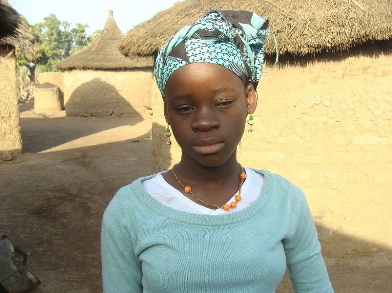 Sanamba Samaké lives in Dianikoro and now studies at a new school built by Islamic Relief.