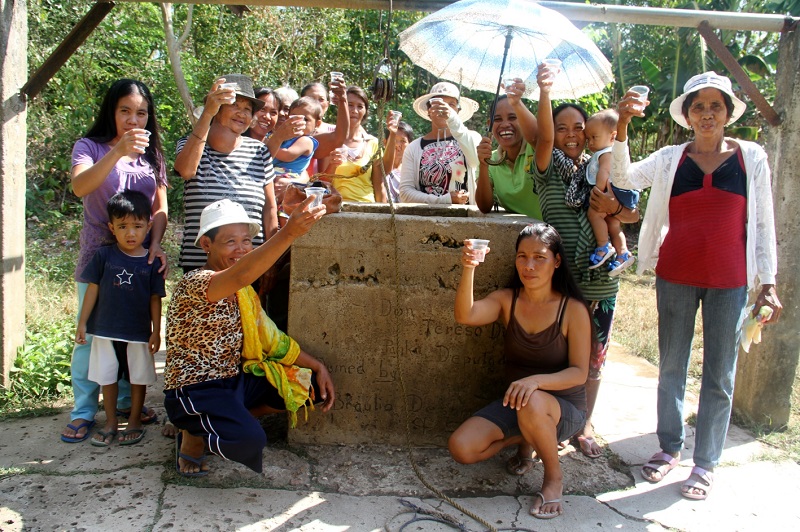 In Barangay Kabangbang, local people carefully conserve the water from their well using a process known locally as 'sagha'.