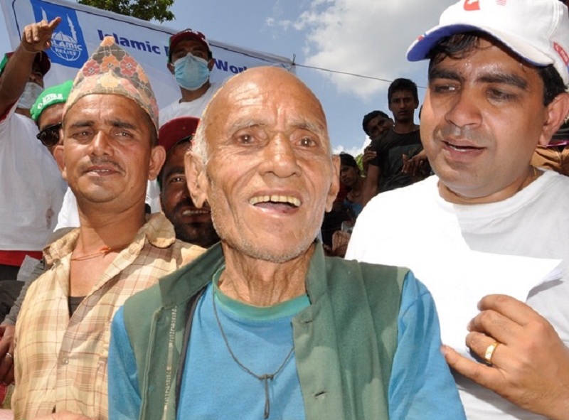 Relief from locals as Islamic Relief distributes food in Nepal.