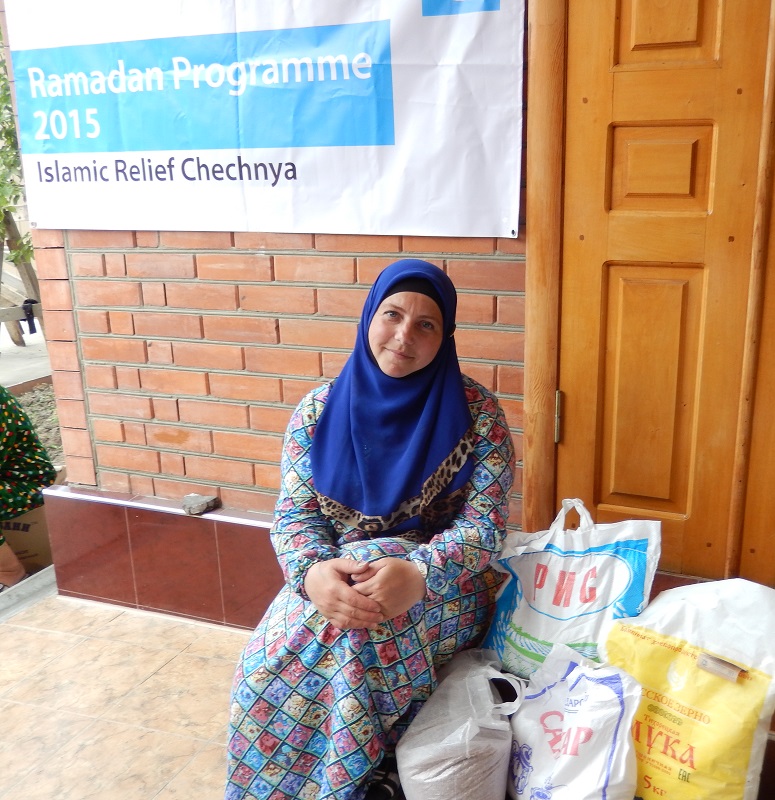Asiya collecting her Ramadan foodpack in June 2015.