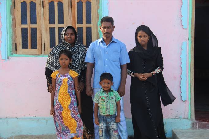 Samsudeen and his wife with their three children – seven-year old Nasna Banu, four-year old Sifan, and Fasna Banu, 13 – outside their home.
