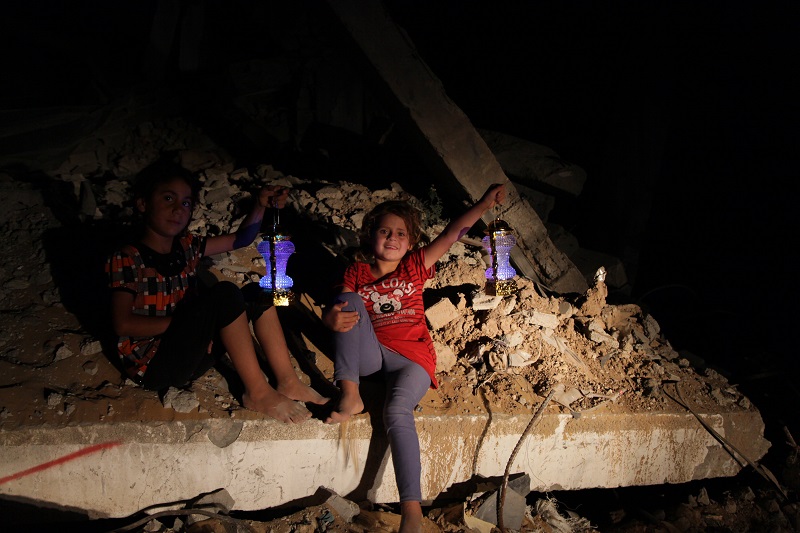 Children that lost their homes celebrate this Ramadan amid the ruins.