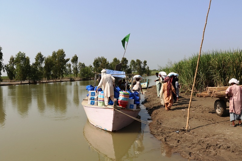 Islamic Relief used boats to get aid to affected villages in Pakistan’s Layyah district.
