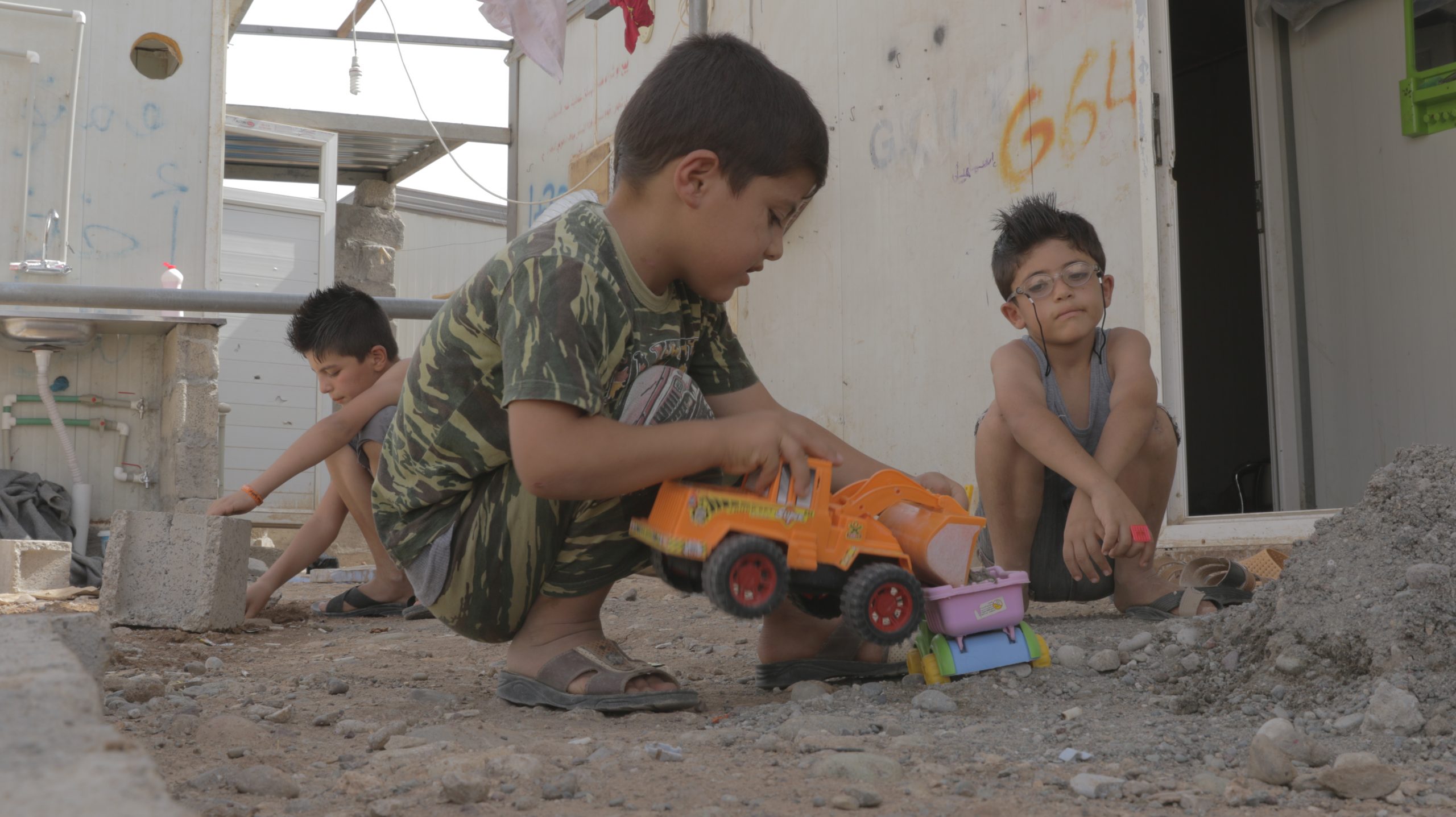boys-playing-with-toys-in-basirma-camp