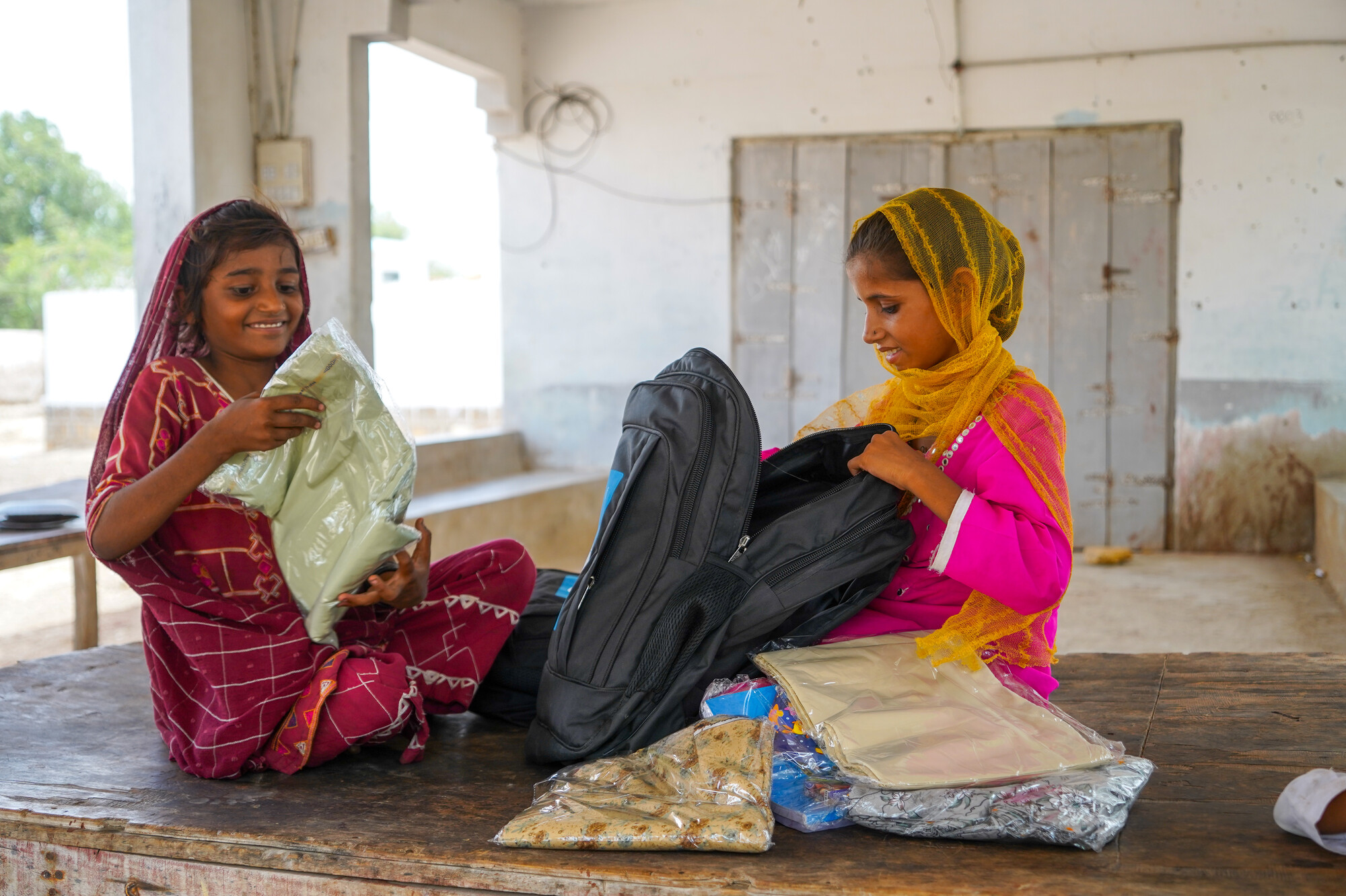 Give Eid gifts to 100 children