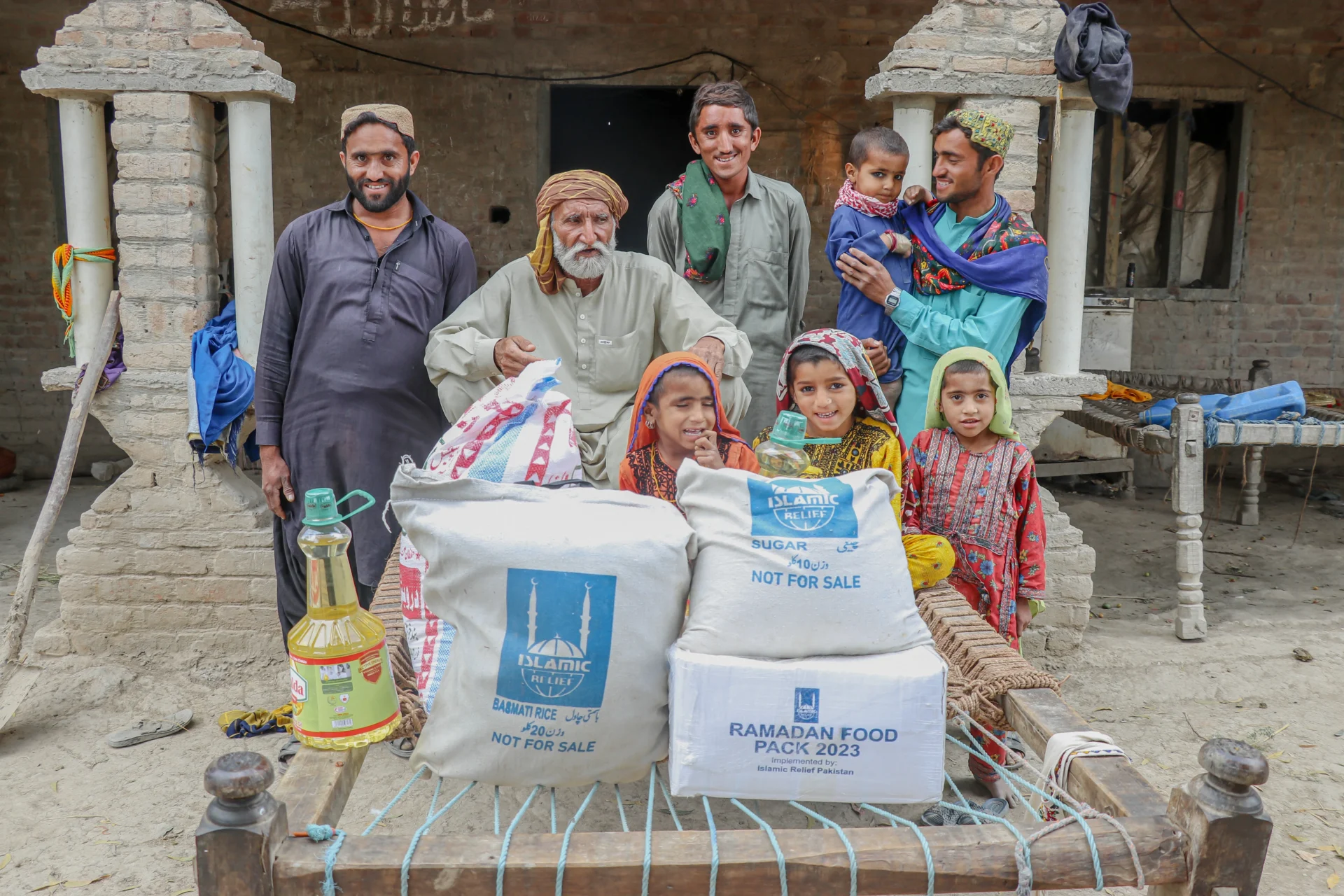 Provide 100 people with a food pack